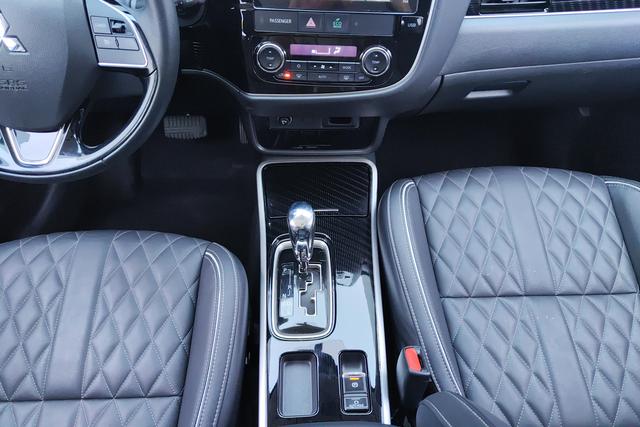 Mitsubishi Outlander 2021 — фото 12