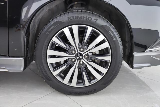Mitsubishi Outlander 2021 — фото 10