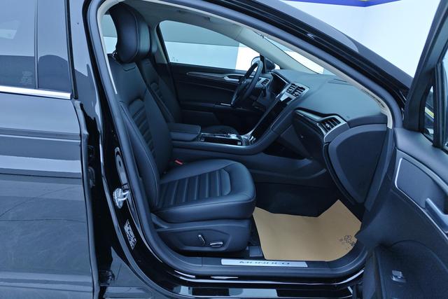 Ford Mondeo 2020 — фото 15