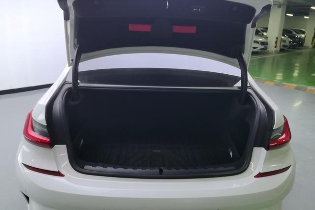 BMW 3 series 2022 Белый из Китая, фото 2