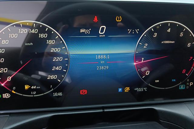 Mercedes Benz C-Class 2023 — фото 14