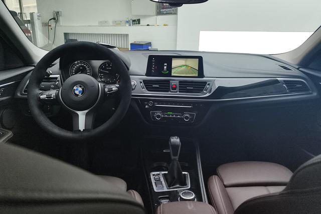 BMW 1 Series 2019 — фото 11
