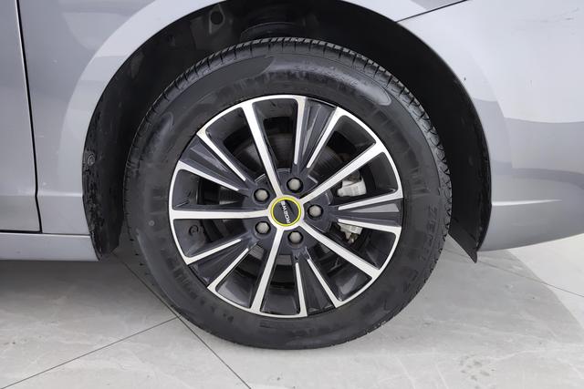 Roewe i5 2023 Темно-серый из Китая