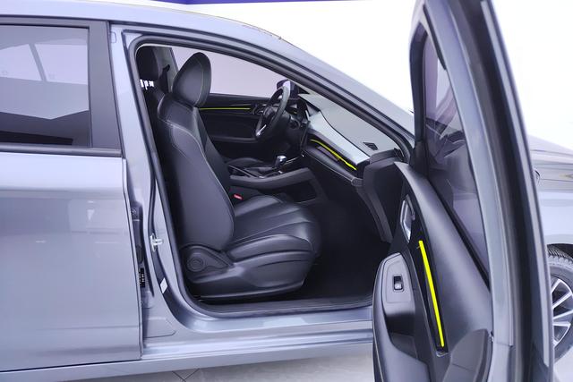 Roewe i5 2023 Темно-серый из Китая, фото 3