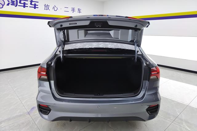 Roewe i5 2023 Темно-серый из Китая, фото 6