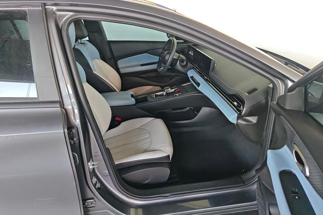 Trumpchi Empow 2023 2.0 L DHT Hybrid — фото 15