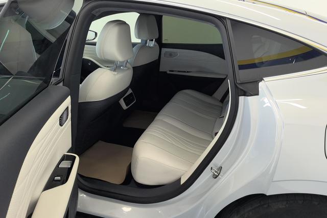 Geely Galaxy E8 2024 — фото 16