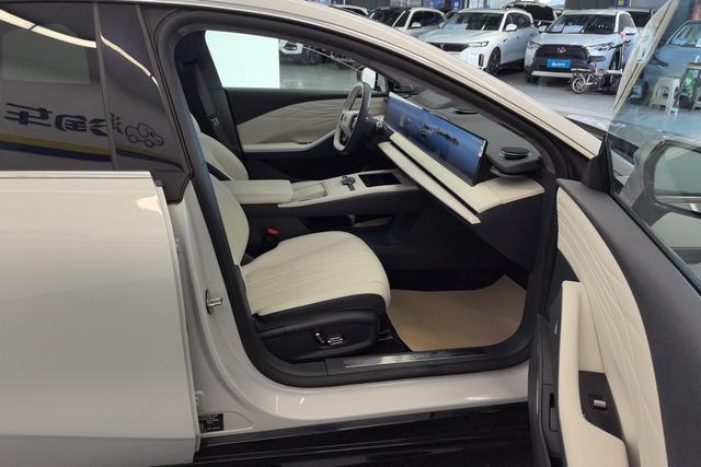 Geely Galaxy E8 2024 — фото 15