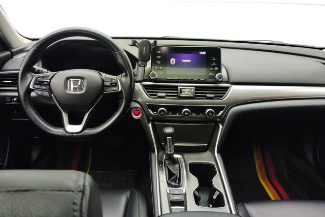 Honda Accord 2018 — фото 11