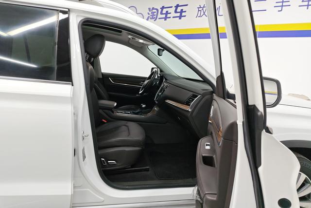 Roewe RX8 2018 — фото 17