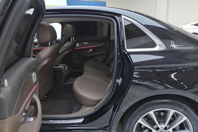 Mercedes Benz E-Class 2020 — фото 16
