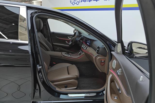 Mercedes Benz E-Class 2020 — фото 15