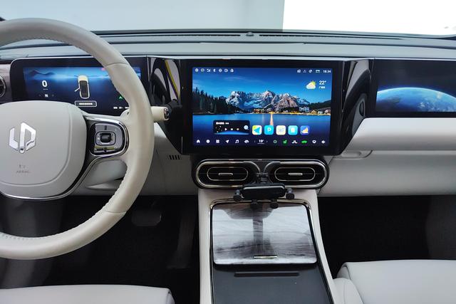 Leapmotor C11 Hybrid 2023 — фото 10