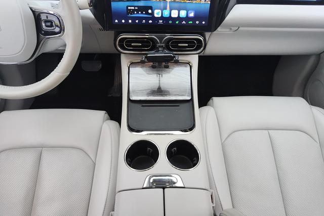 Leapmotor C11 Hybrid 2023 — фото 11
