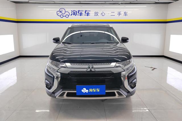 Mitsubishi Outlander 2020 — фото 2