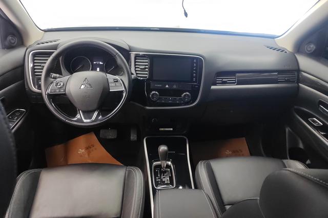 Mitsubishi Outlander 2020 — фото 13