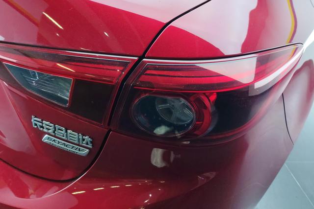 Mazda 3 Axela 2017 — фото 9