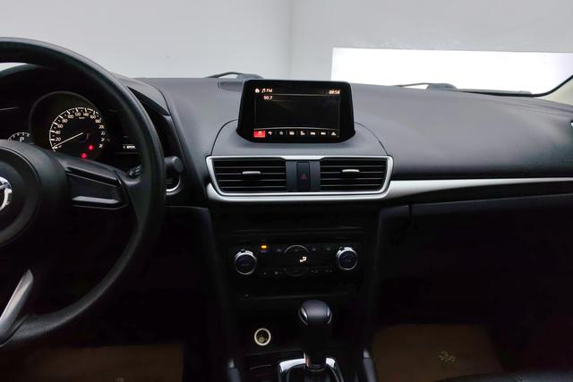 Mazda 3 Axela 2017 — фото 12