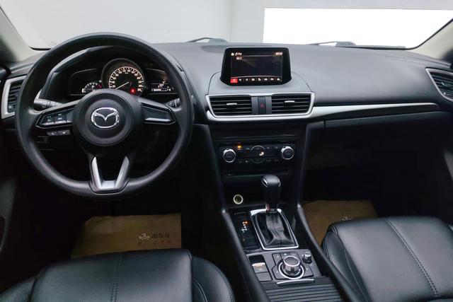 Mazda 3 Axela 2017 — фото 13