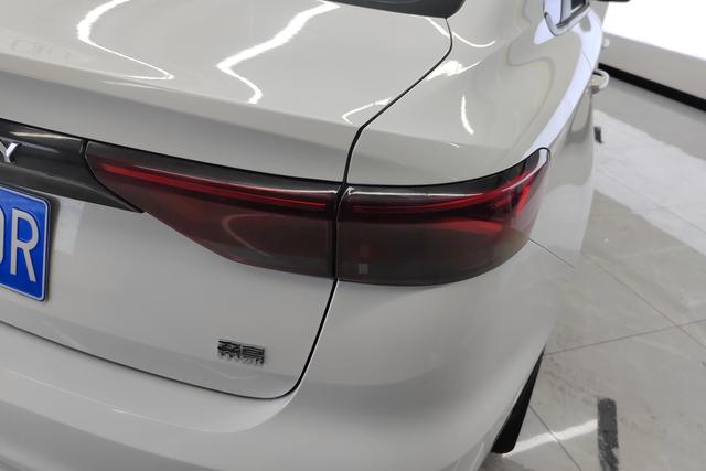 Geely Automobile Emgrand 2024 Белый из Китая, фото 2