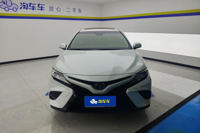Toyota Camry 2019 — фото 2