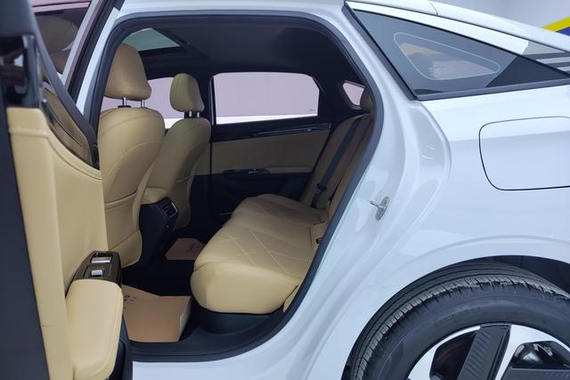 Geely Galaxy L6 2023 — фото 16
