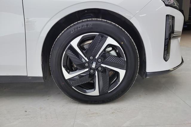 Geely Galaxy L6 2023 — фото 12