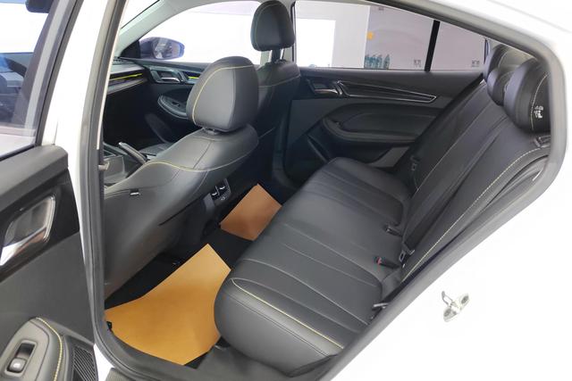 Roewe i5 id 3804384 из Китая 11