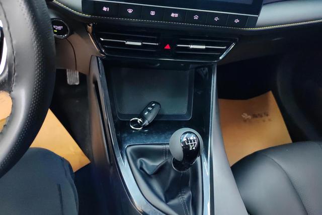 Roewe i5 id 3804384 из Китая 16