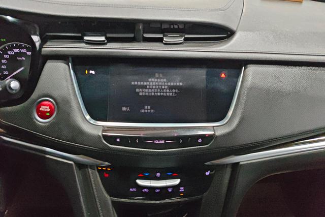 Cadillac XT5 2018 — фото 12