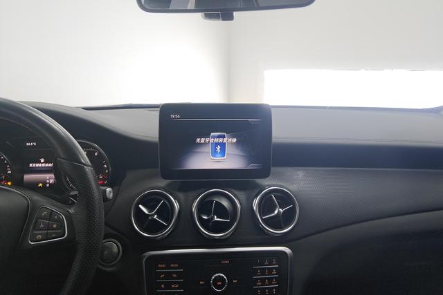 Mercedes Benz GLA 2018 — фото 13