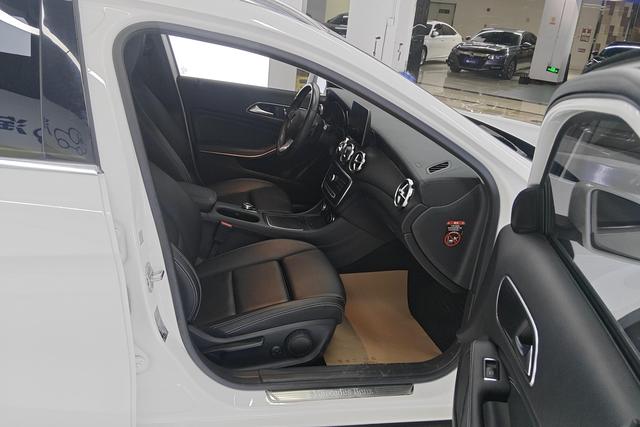 Mercedes Benz GLA 2018 — фото 11