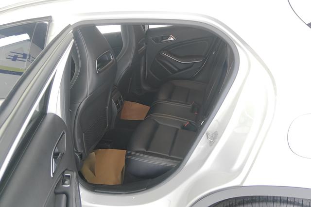 Mercedes Benz GLA 2018 — фото 16