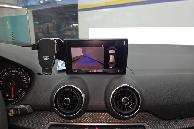 Audi Q2L 2020 Темно-серый из Китая, фото 3