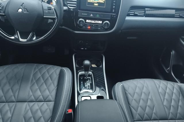 Mitsubishi Outlander 2021 — фото 12