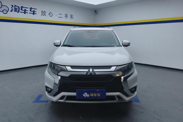 Mitsubishi Outlander 2021 — фото 2