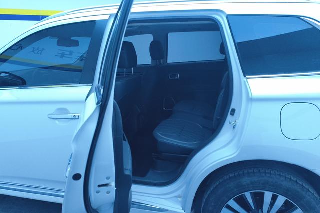 Mitsubishi Outlander 2021 — фото 15