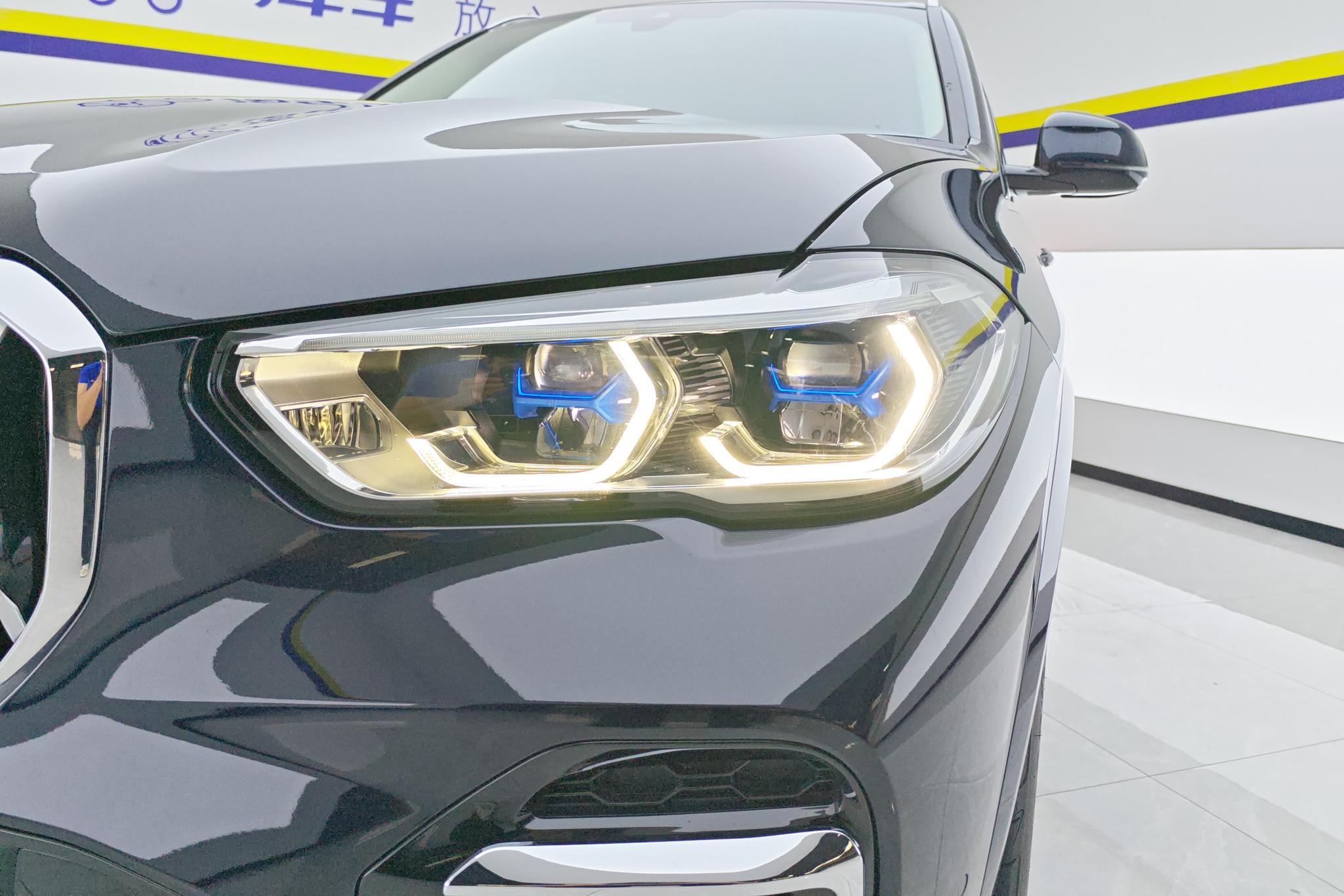 BMW X5 2022 xDrive 30Li Premium M Sport