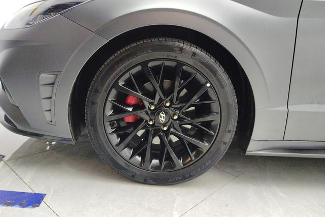 Hyundai Sonata 2023 Темно-серый из Китая