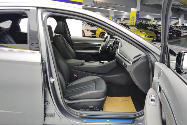 Hyundai Sonata 2023 Темно-серый из Китая, фото 5