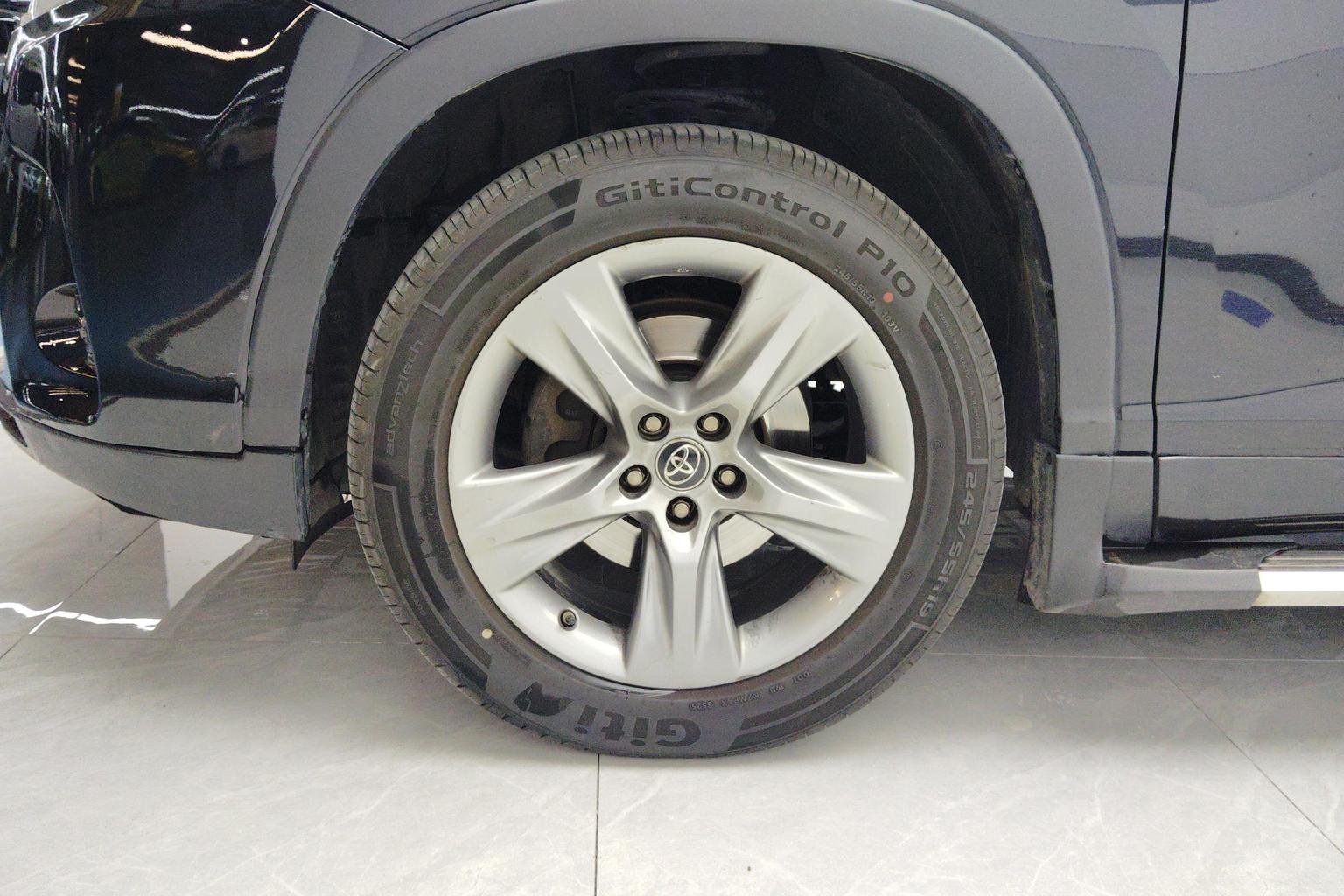 Toyota Highlander 2018 2.0T Luxury 7 мест V