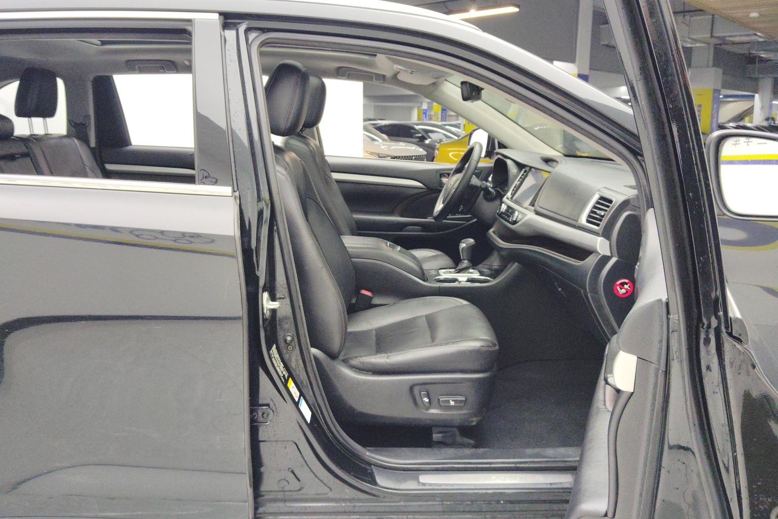 Toyota Highlander 2018 2.0T Luxury 7 мест V