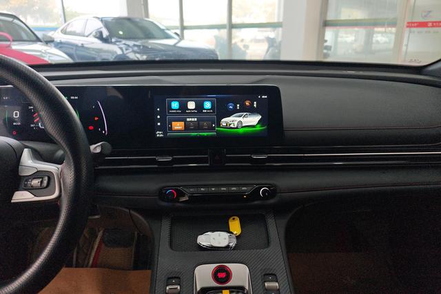 Trumpchi Empow 2023 2.0 L DHT Hybrid — фото 10
