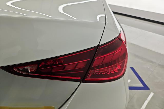Mercedes Benz C-Class 2023 — фото 6