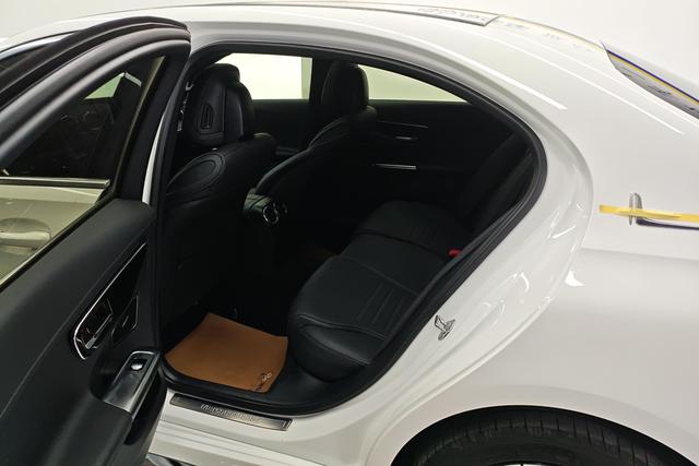 Mercedes-Benz C-Class 2023 C 200 L — фото 15