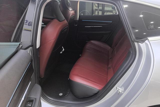 Xiaopeng Motors Xiaopeng P7 2022 Темно-серый из Китая, фото 5