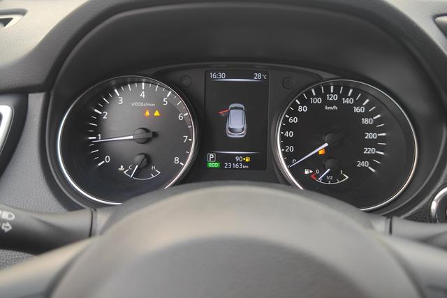 Nissan Qashqai 2022 2.0 L XV — фото 14