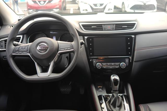 Nissan Qashqai 2022 2.0 L XV — фото 13