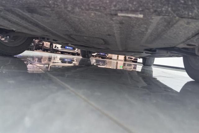 Aian AION Y 2024 Темно-серый из Китая, фото 4