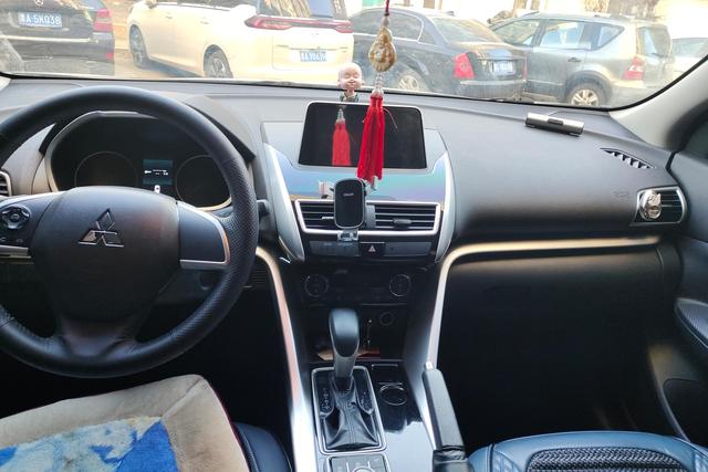 Mitsubishi  Yi Ge 2023 Белый из Китая